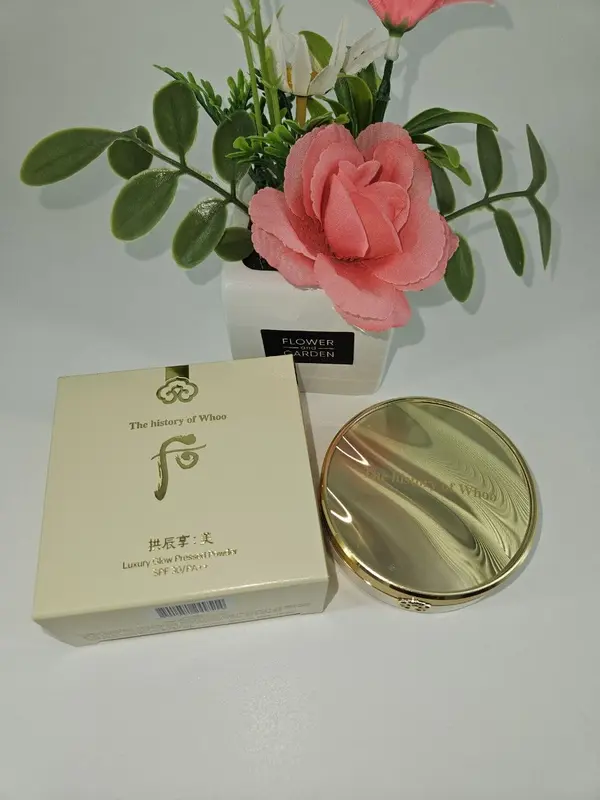 The history of Whoo Gongjinhyang:Mi Luxury Glow Pressed Powder SPF30/PA++ (100 g)